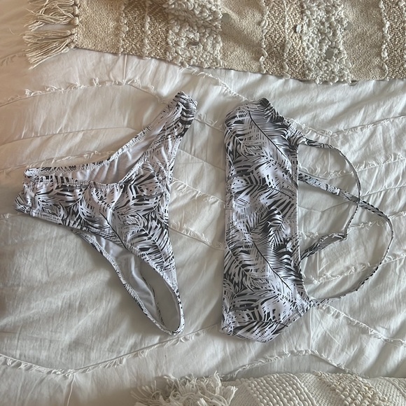 black and white printed bathing suit - Picture 4 of 4